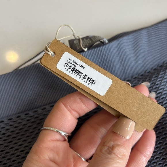 SKIMS perforated gray seamless shorts NWT size 4X - Picture 7 of 7